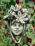 Gartenfigur Blumenkind Herbstzeitlose