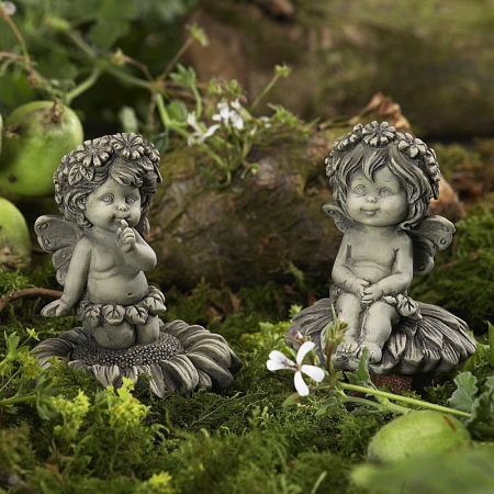 Elfenpaar Lalula auf Blüte